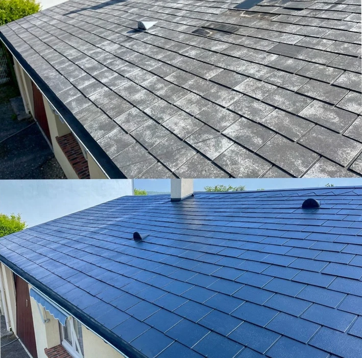 Extérieur, toit en pente, ouvrier effectuant nettoyage haute pression sur tuiles